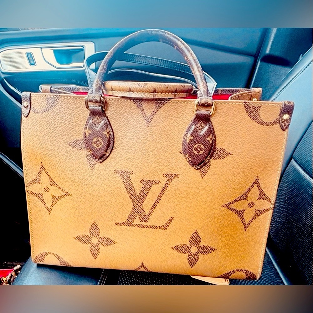Louis Vuitton OnTheGo MM